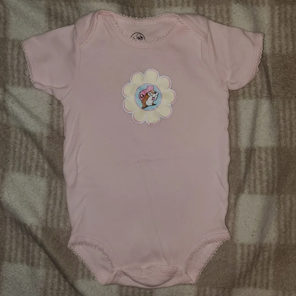5 for $25 | Buc-ee's Floral Logo Pastel Pink Baby Bodysuit Onesie